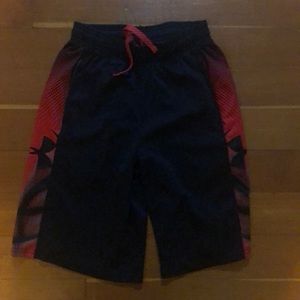 Boys Under Armour basketball shorts, youth Med